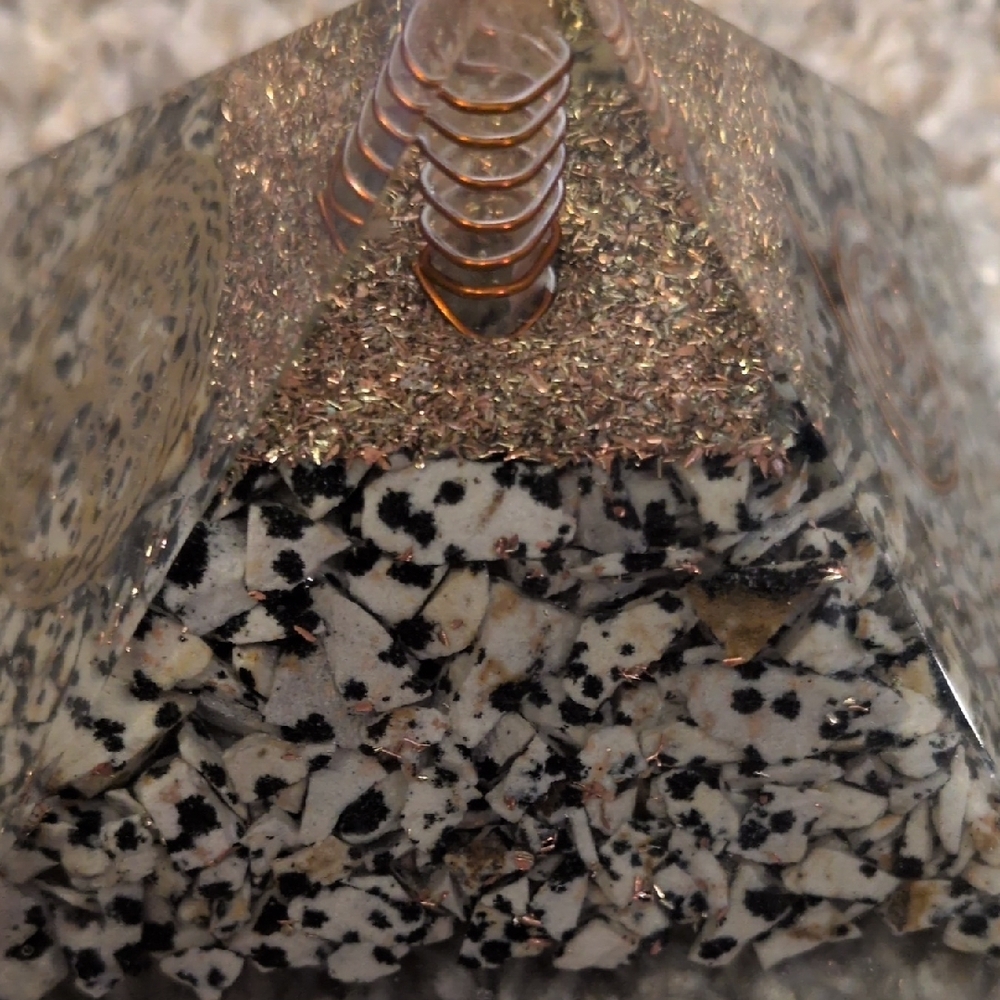 Source Unknown Black and Gold Speckled Pyramid - Picture 4 of 8